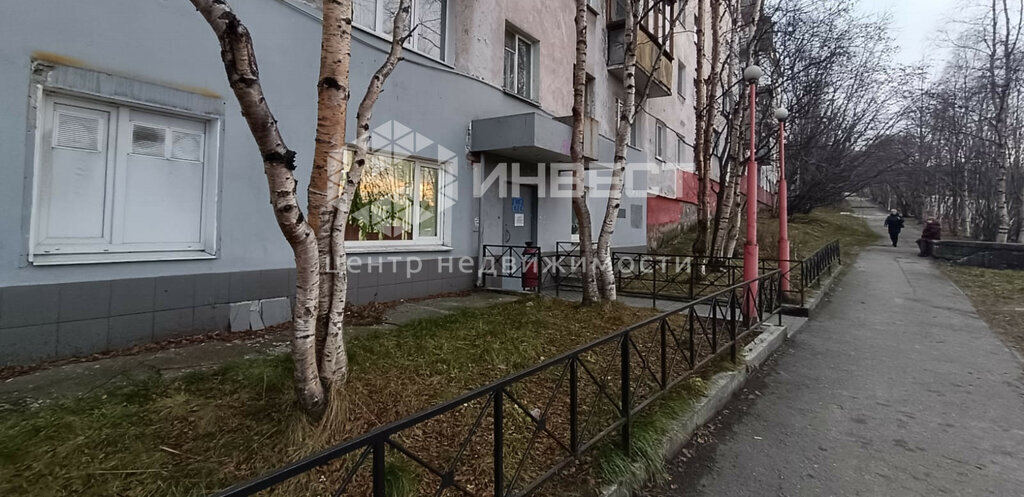 торговое помещение г Мурманск ул Юрия Гагарина 45 фото 2