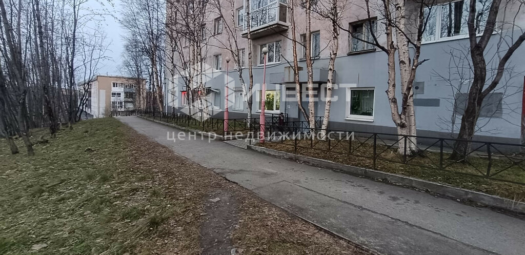 торговое помещение г Мурманск ул Юрия Гагарина 45 фото 3