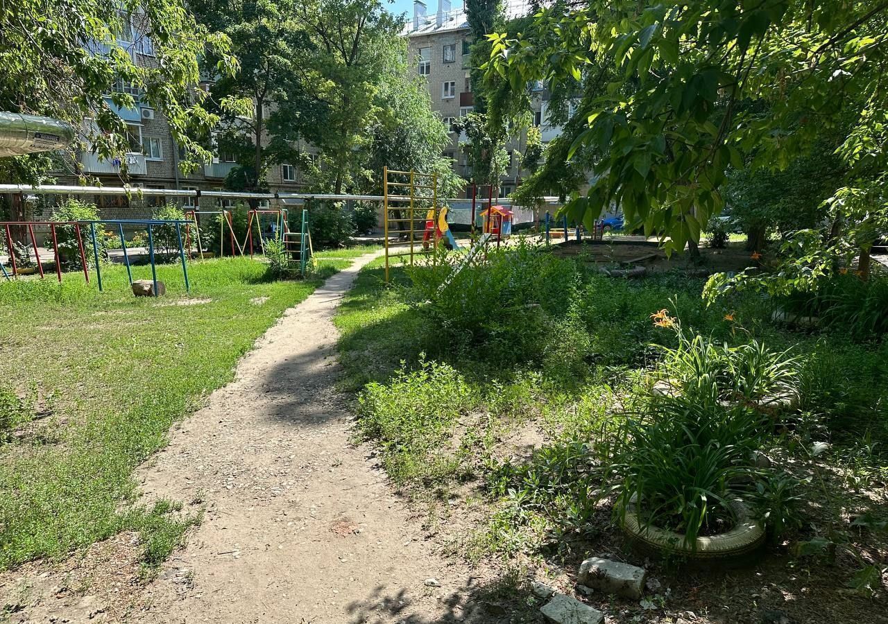 квартира г Саратов р-н Фрунзенский ул им Емлютина Д.В. 44в фото 5