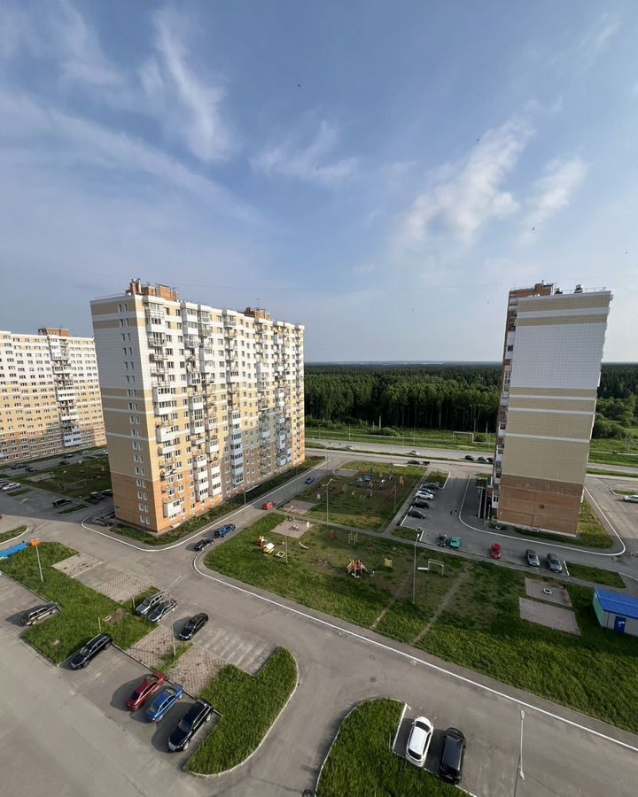 квартира г Березники мкр Усольский ул Строителей 8 фото 2