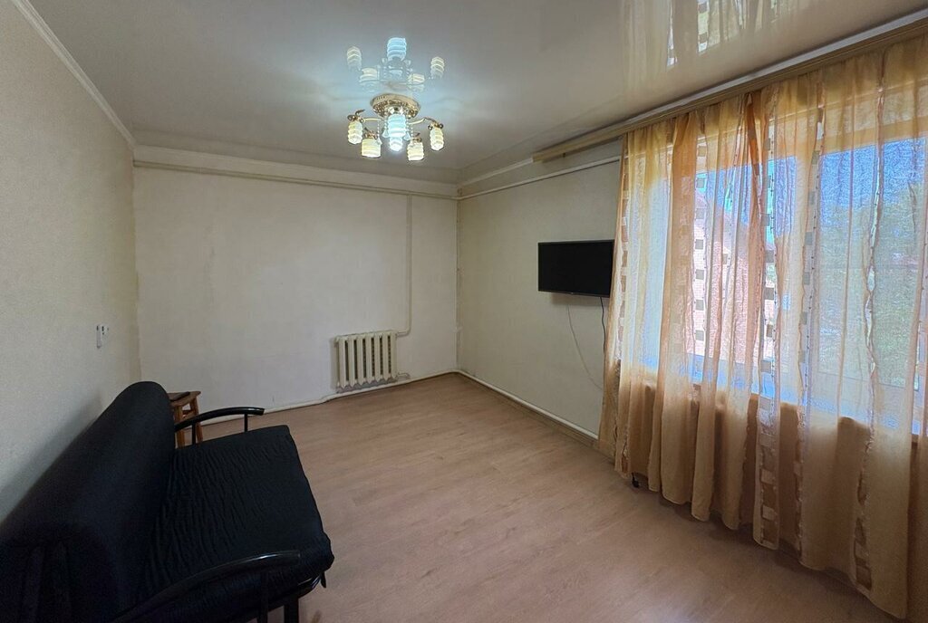квартира р-н Новокубанский г Новокубанск ул Первомайская 33а фото 1