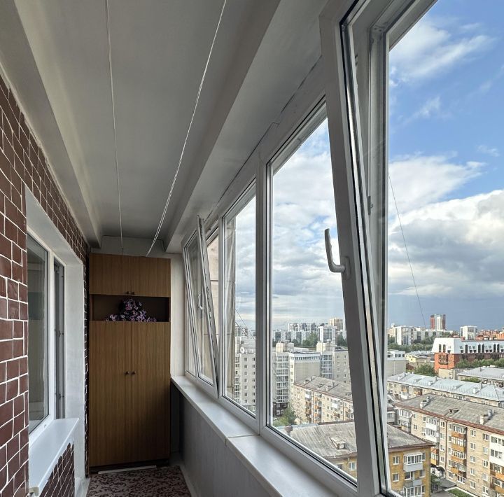 квартира г Пермь р-н Ленинский ул Крисанова 26а фото 12