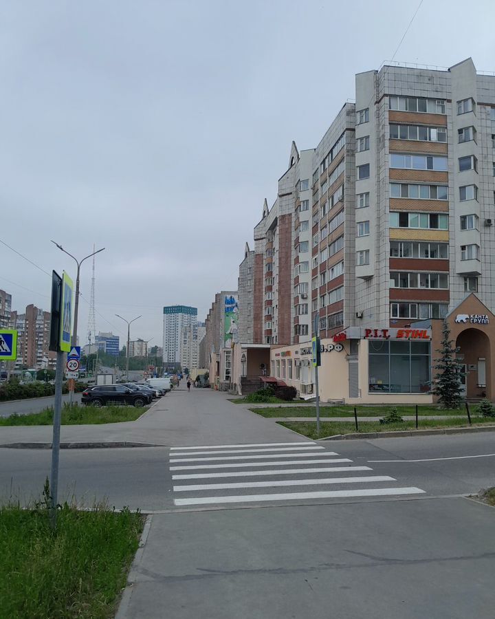 квартира г Пермь р-н Свердловский ул Революции 8 фото 2