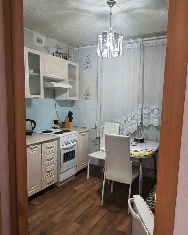 квартира г Тольятти р-н Автозаводский ул 70 лет Октября 42 фото 2