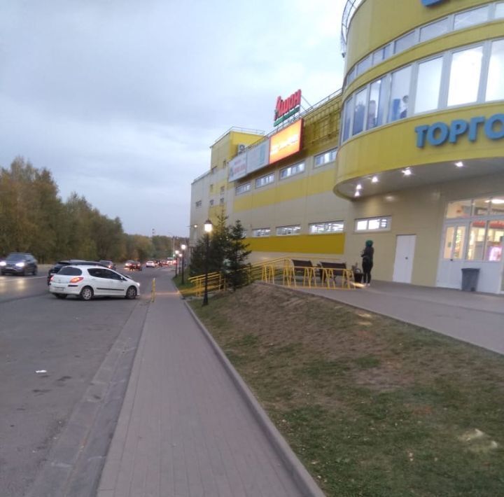 торговое помещение р-н Боровский г Балабаново ул 50 лет Октября 14а фото 1