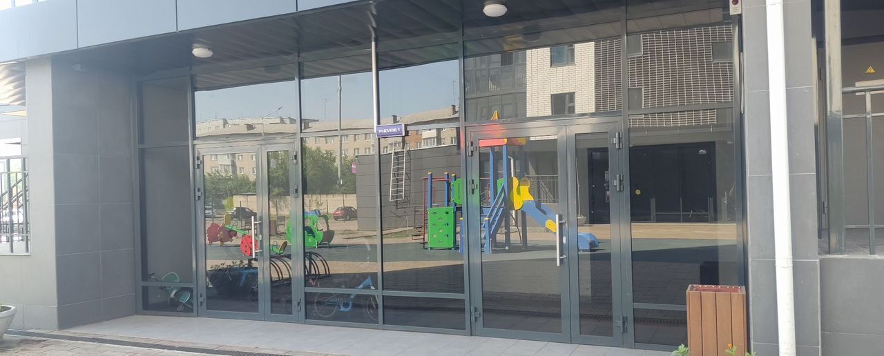 квартира г Красноярск р-н Свердловский ул 60 лет Октября 86а фото 6