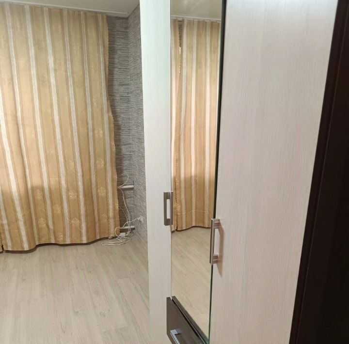 комната г Омск р-н Центральный ул 3-я Челюскинцев 99 пос. Амурский фото 4