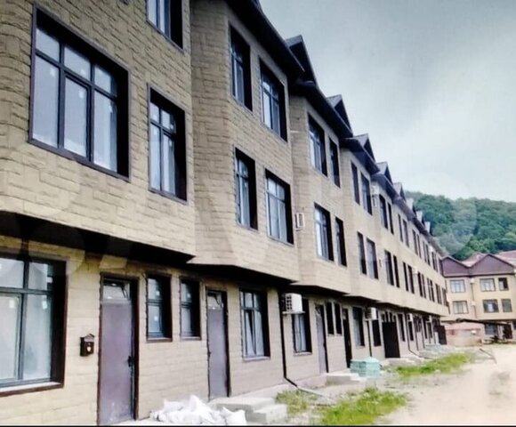 пгт Новомихайловский ул Мостовая 8а Новомихайловское городское поселение фото