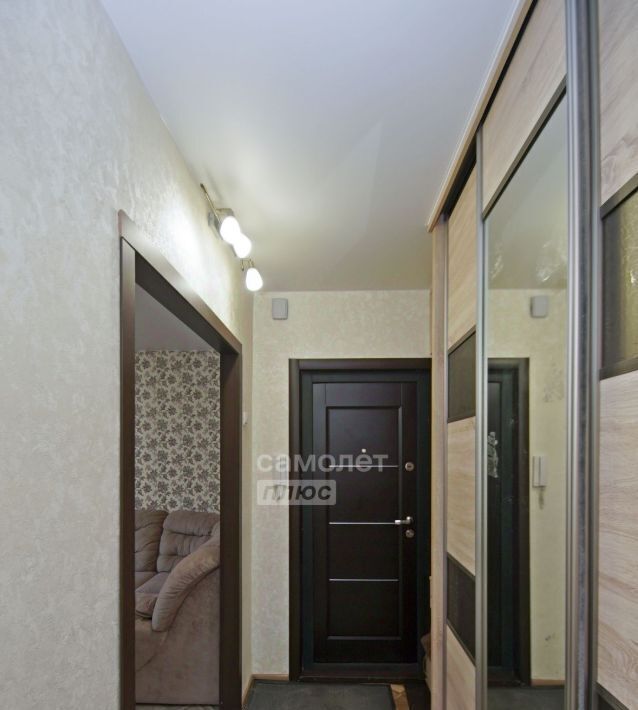 квартира г Омск р-н Кировский ул Дианова 18к/1 фото 10