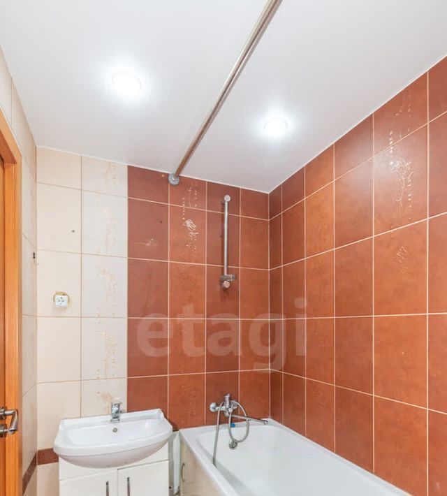 квартира г Омск р-н Кировский ул Дианова 22 фото 27