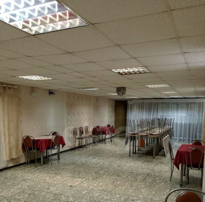 торговое помещение г Новокузнецк р-н Орджоникидзевский Байдаевский ул Братьев Гаденовых 9 фото 1