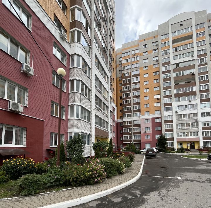 квартира г Брянск р-н Советский ул Горбатова 10 фото 1