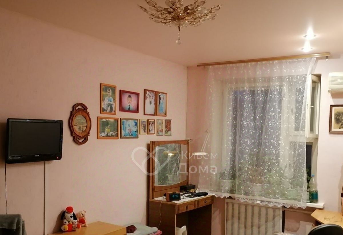 квартира г Волгоград р-н Тракторозаводский ул им. адмирала Ушакова 8 фото 2