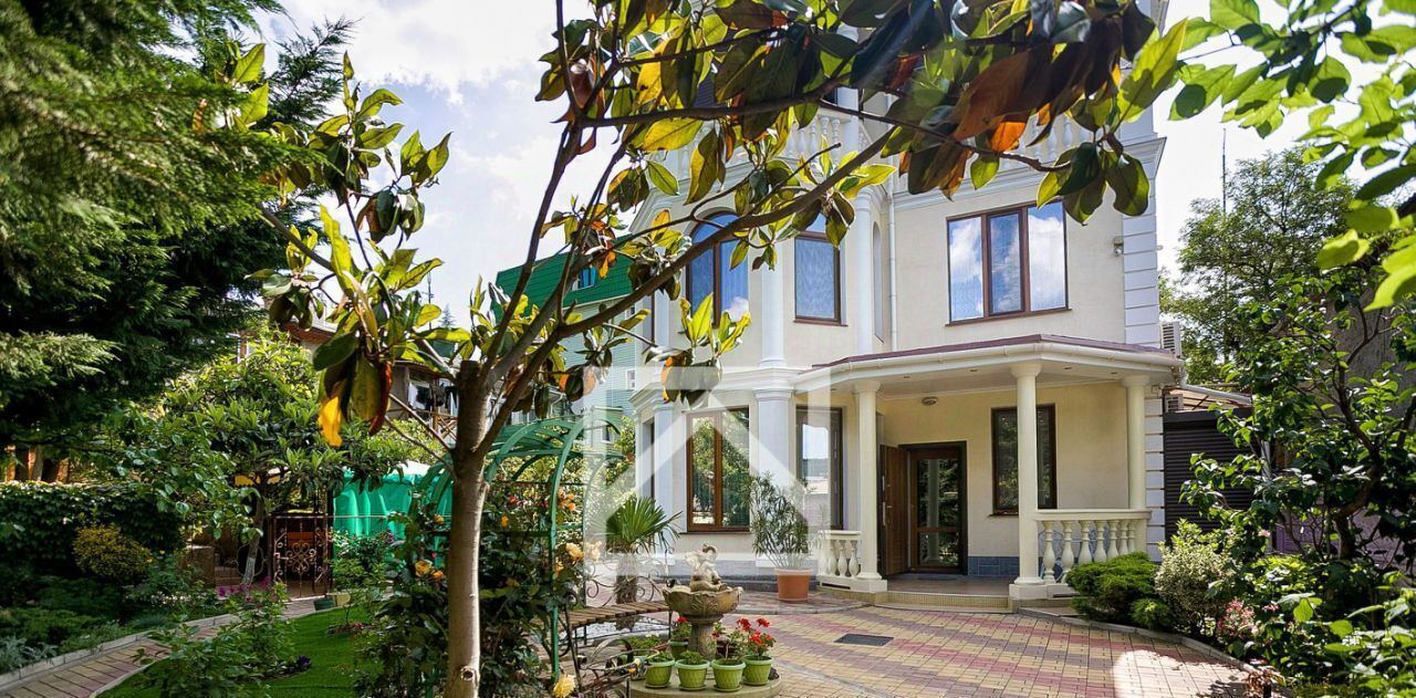 дом г Алушта пл Советская фото 2