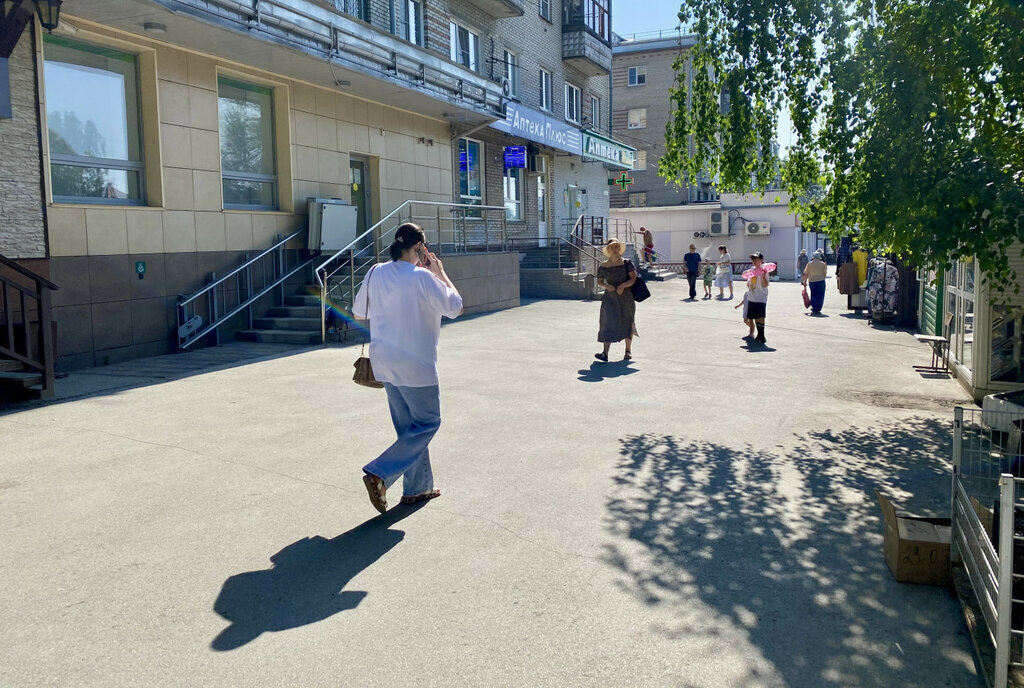 торговое помещение г Барнаул р-н Железнодорожный ул Антона Петрова 144/65 фото 2