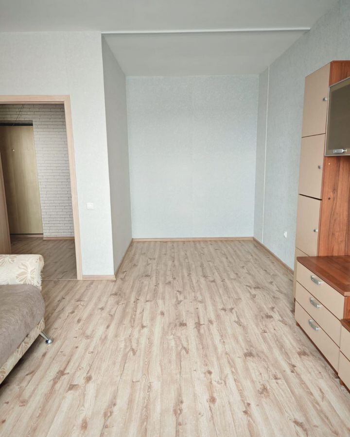 квартира г Челябинск р-н Калининский ул Молодогвардейцев 76 фото 5