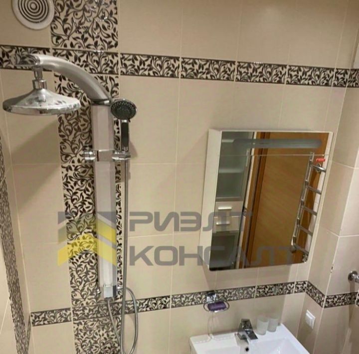 квартира г Омск р-н Центральный ул 21-я Амурская 37 фото 1