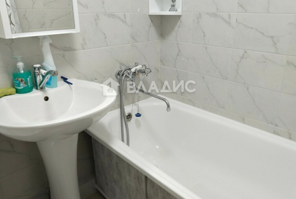 квартира г Тобольск мкр 4 35б фото 17