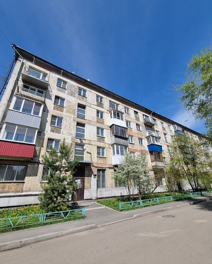 квартира г Новокузнецк р-н Центральный ул Циолковского 40 Кемеровская обл. — Кузбасс фото 1