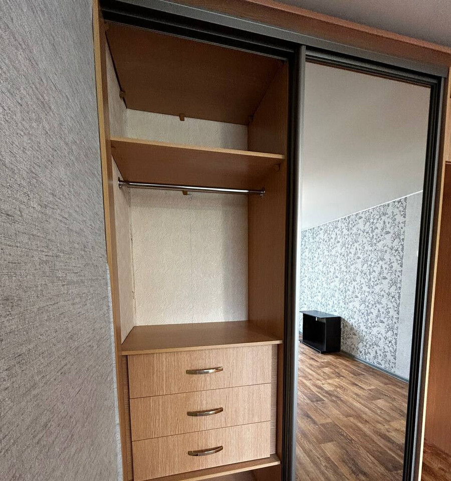 квартира г Саратов р-н Октябрьский ул им Хользунова А.И. 10/12 фото 4