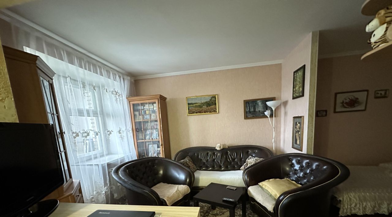 квартира г Омск р-н Кировский ул Перелета 20 фото 3