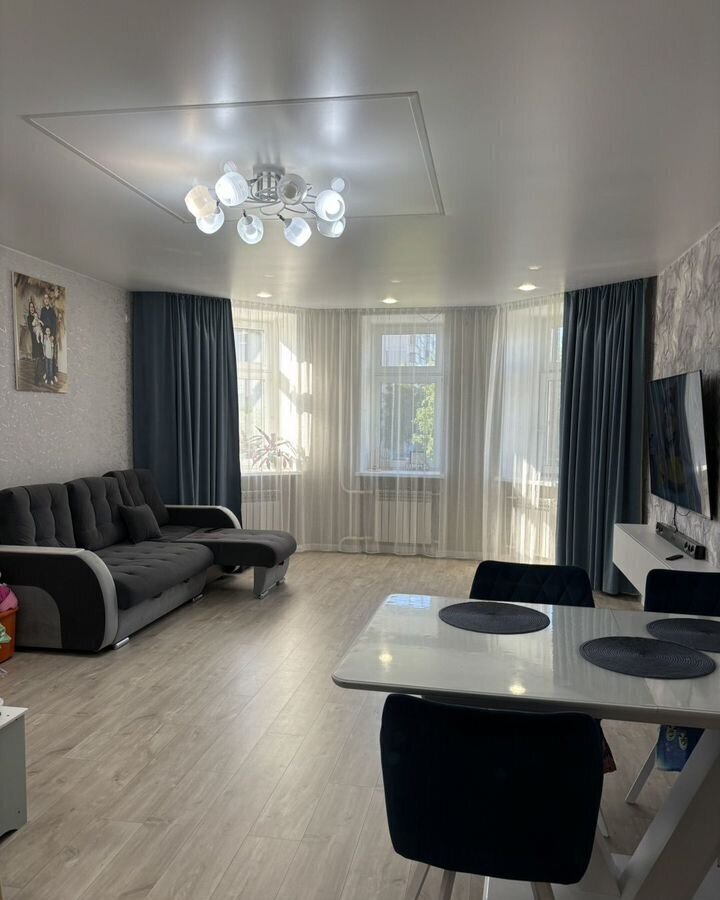 квартира г Тобольск мкр-н 7А, 27 фото 1