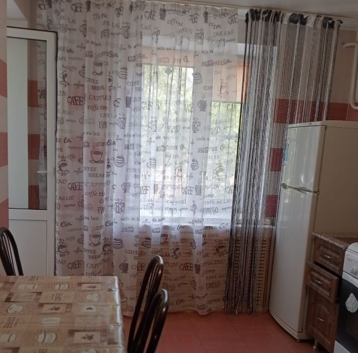 квартира р-н Ейский г Ейск ул Красная 43/5 фото 1