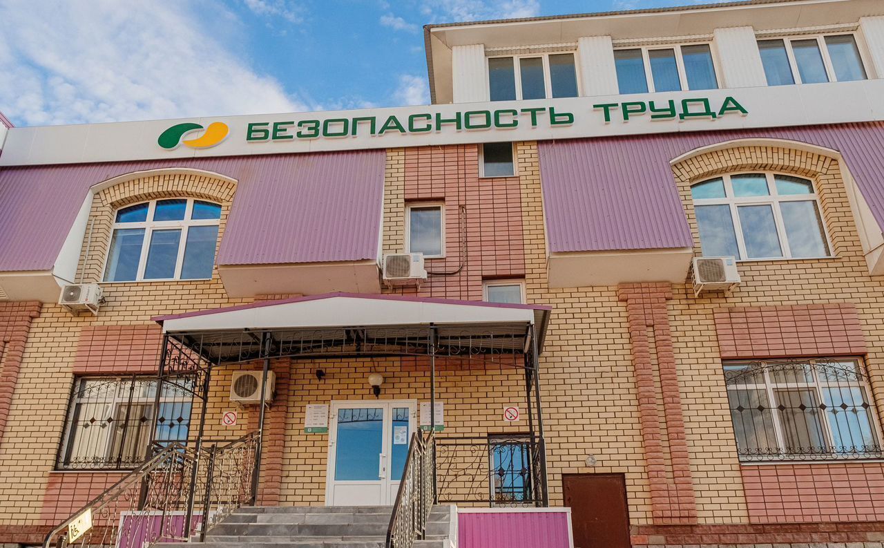 офис р-н Нижнекамский г Нижнекамск пр-кт Химиков 18 Республика Татарстан Татарстан, муниципальное образование Нижнекамск фото 1