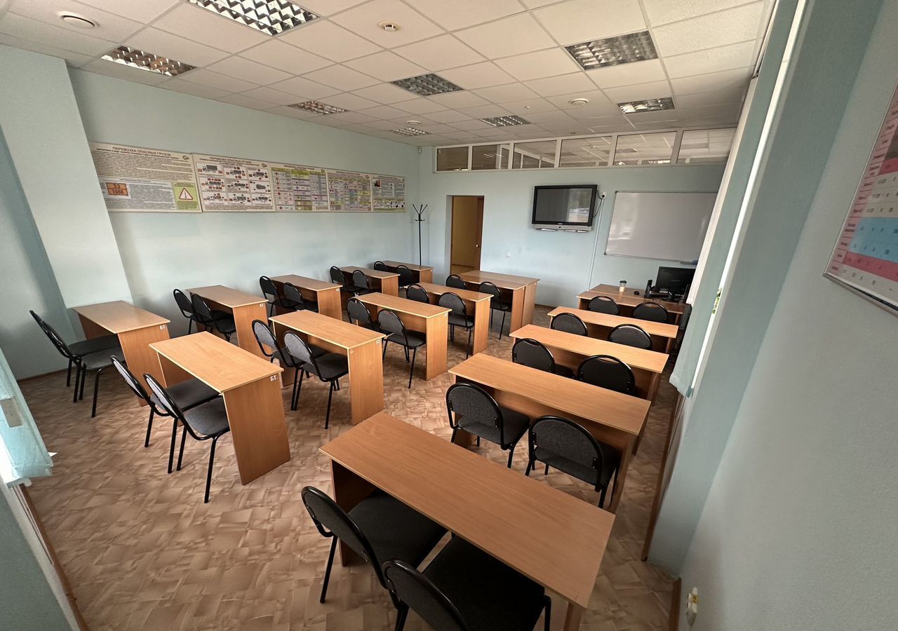 офис р-н Нижнекамский г Нижнекамск пр-кт Химиков 18 Республика Татарстан Татарстан, муниципальное образование Нижнекамск фото 4