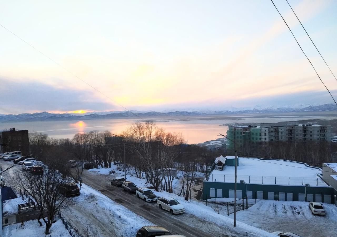 квартира г Петропавловск-Камчатский ул Маршала Блюхера 45 фото 1