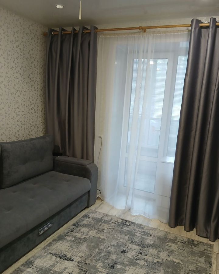 квартира г Тольятти р-н Автозаводский ул Полякова 28б фото 2