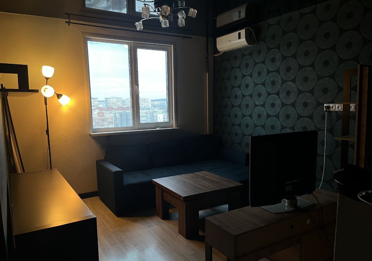квартира г Тольятти р-н Автозаводский 15-й квартал б-р Космонавтов 1 фото 1