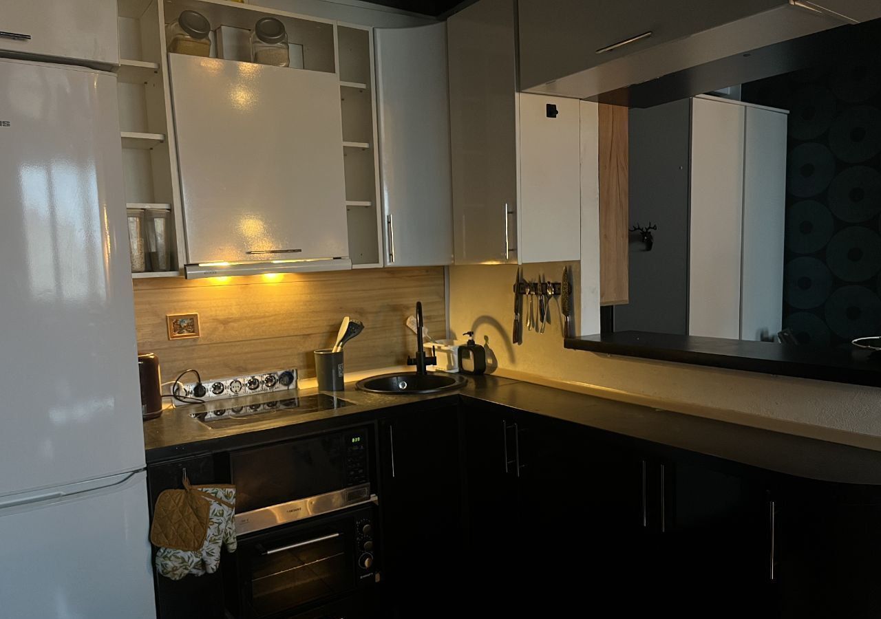 квартира г Тольятти р-н Автозаводский 15-й квартал б-р Космонавтов 1 фото 2