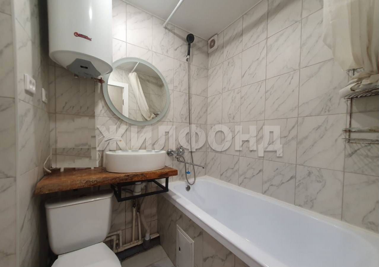 квартира г Новосибирск Золотая Нива ул Есенина 10 фото 6