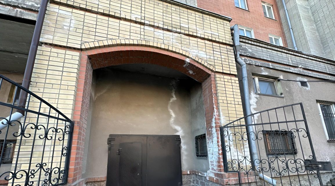 гараж г Омск р-н Центральный ул Маршала Жукова 77 фото 2