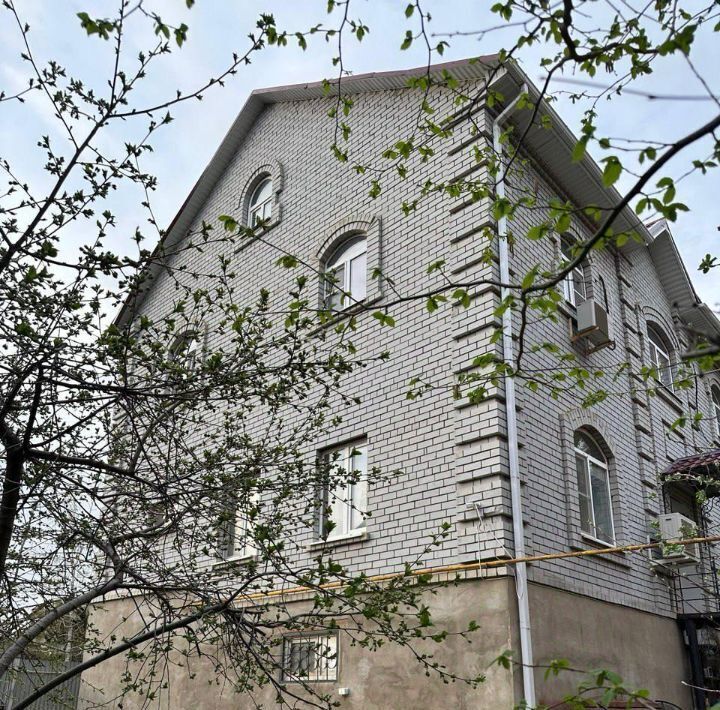 дом г Астрахань р-н Ленинский ул Астрономическая 11 фото 1