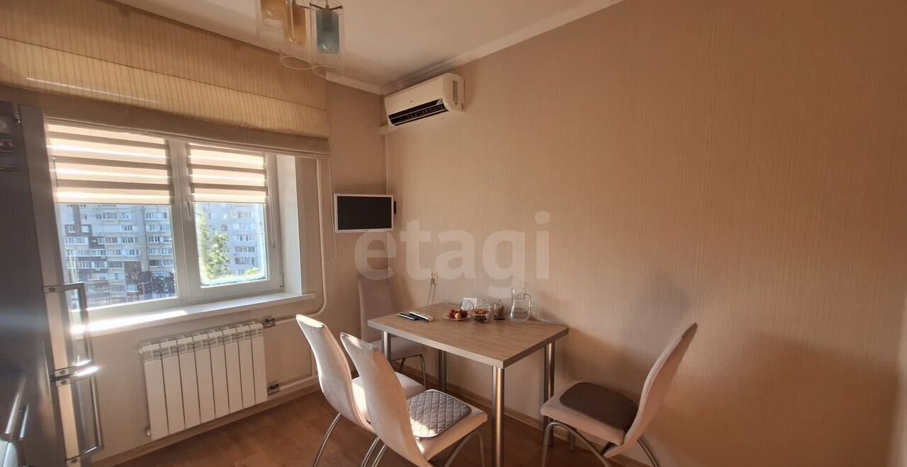 квартира г Тольятти р-н Автозаводский 19 квартал ул Автостроителей 11 фото 3
