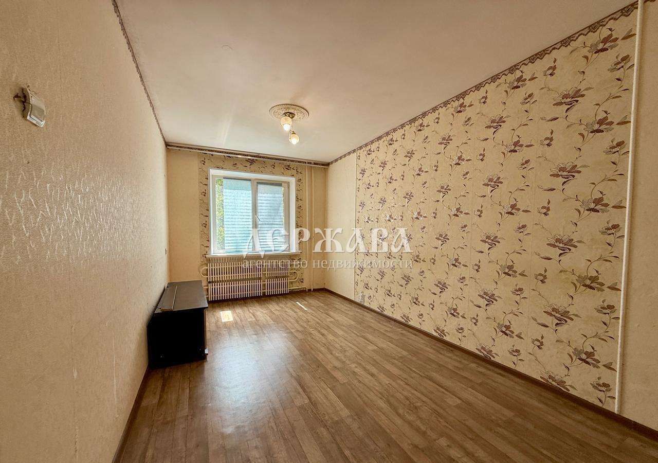 квартира г Старый Оскол мкр-н Макаренко, 33Б фото 1