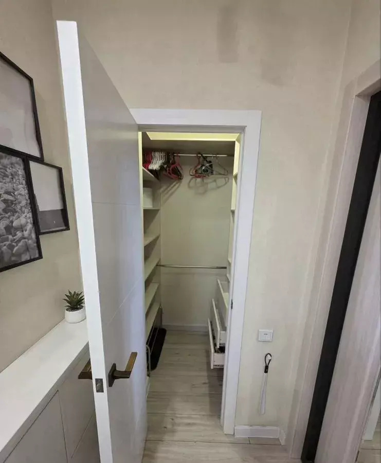 квартира г Белгород Западный ул Есенина 8 фото 2