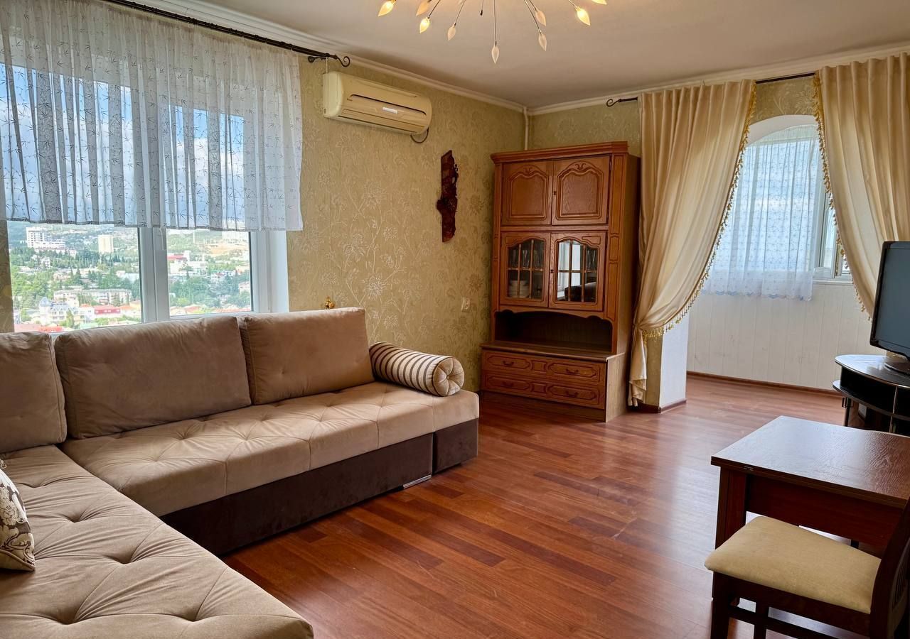 квартира г Алушта ул Октябрьская 30 фото 1