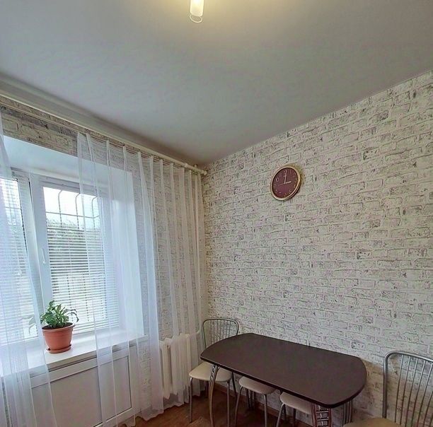квартира г Омск р-н Центральный ул 21-я Северная 165 фото 10