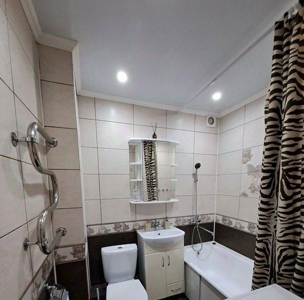 квартира г Омск р-н Центральный ул 21-я Северная 165 фото 12