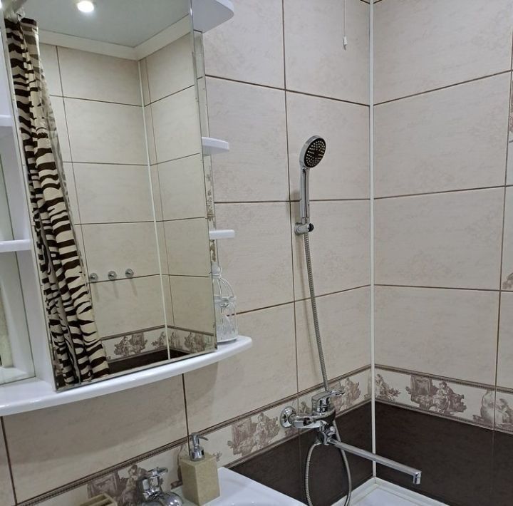 квартира г Омск р-н Центральный ул 21-я Северная 165 фото 14