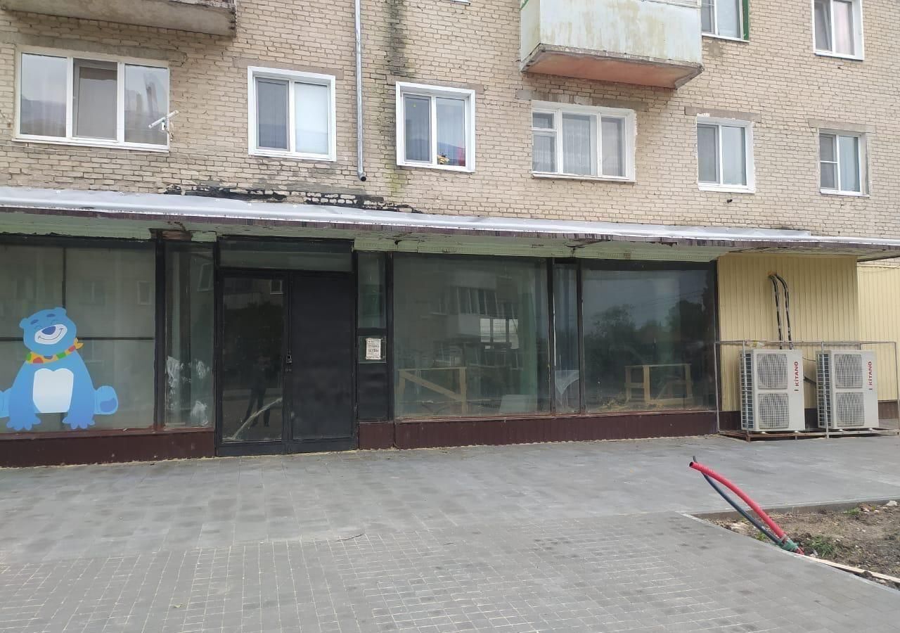 торговое помещение р-н Петровский г Петровск пл Ленина 1 муниципальное образование фото 1