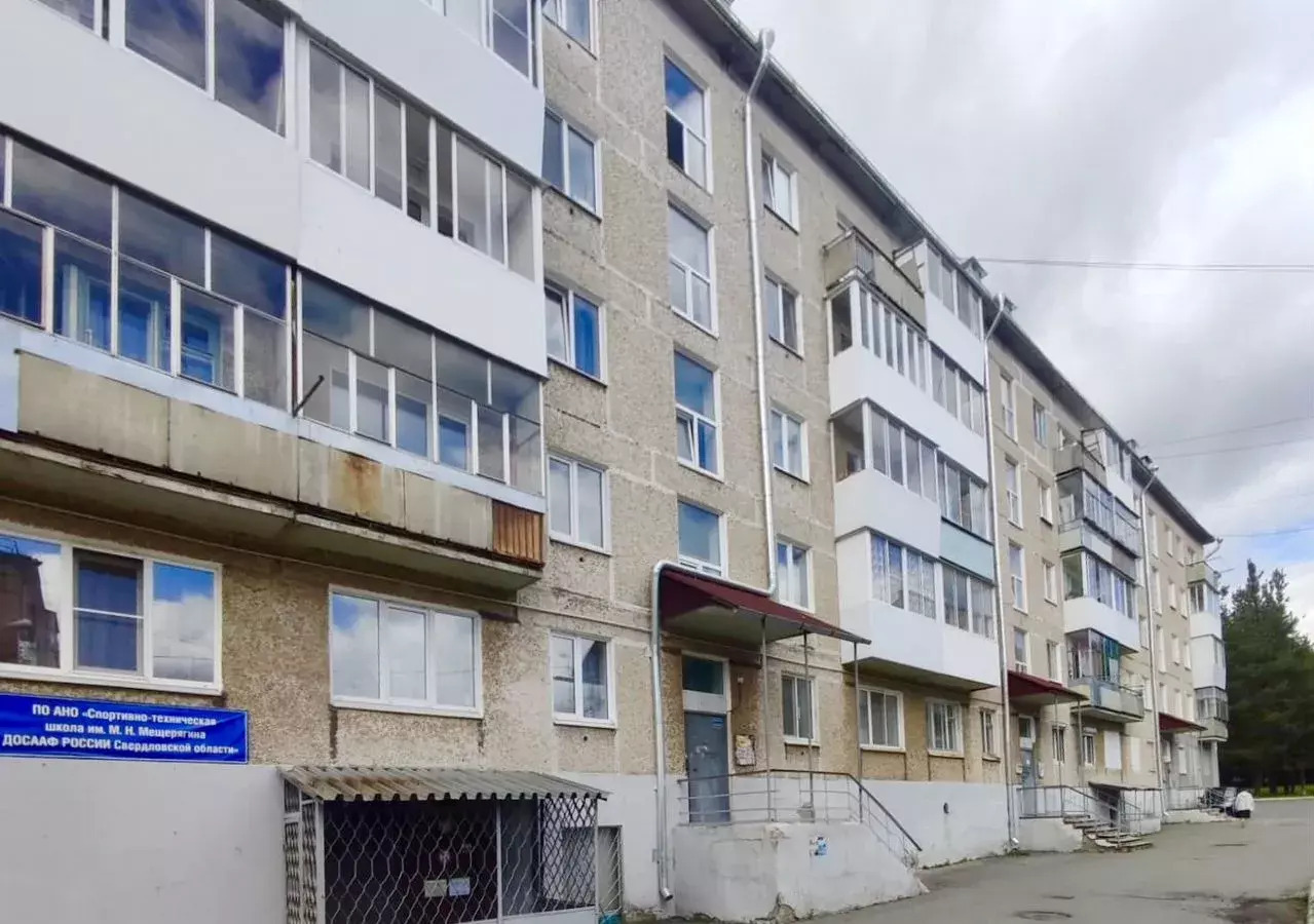 квартира г Карпинск ул Мира 81 фото 1