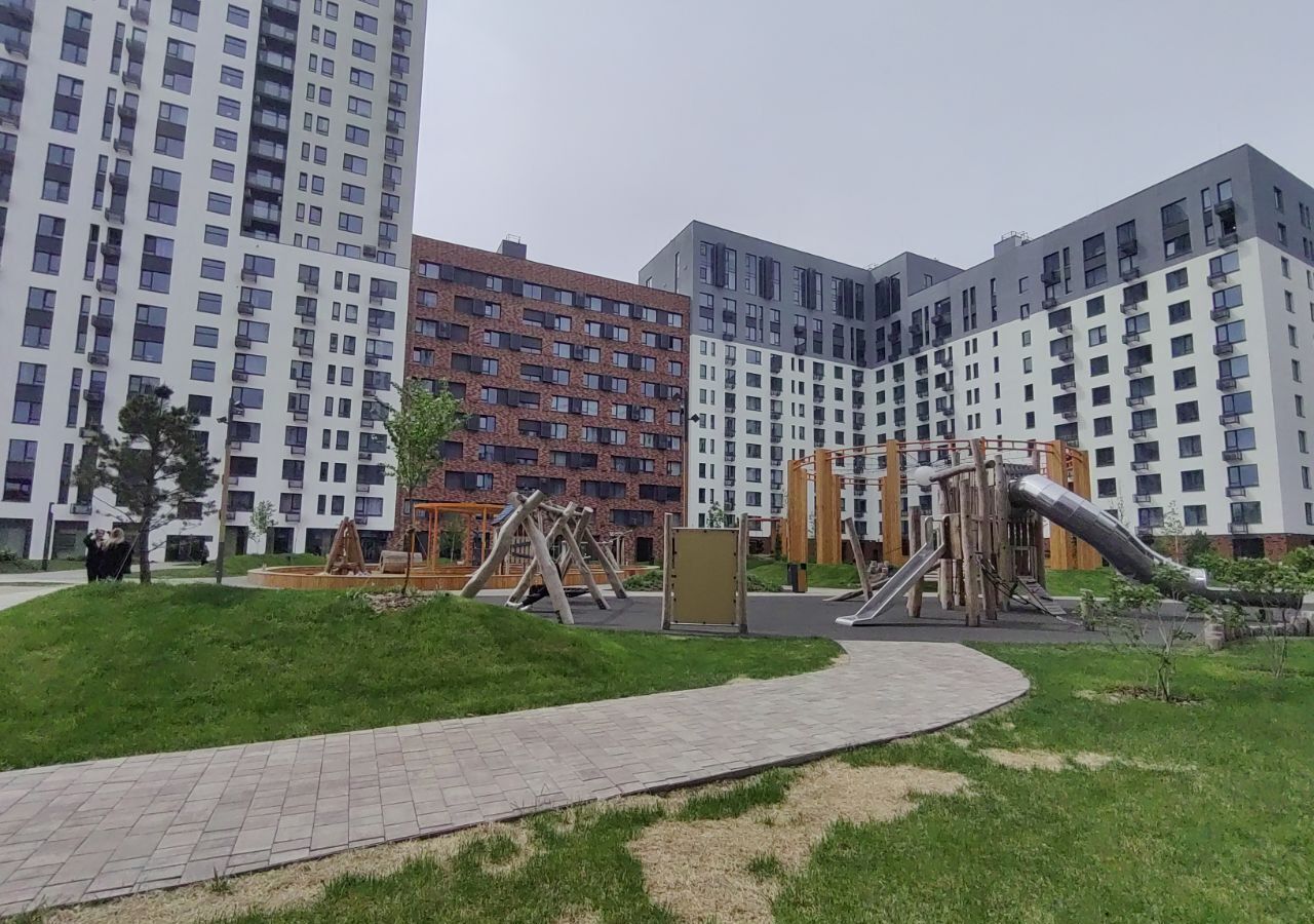 квартира г Тюмень р-н Ленинский ул 50 лет Октября 63 корп. 2 фото 1
