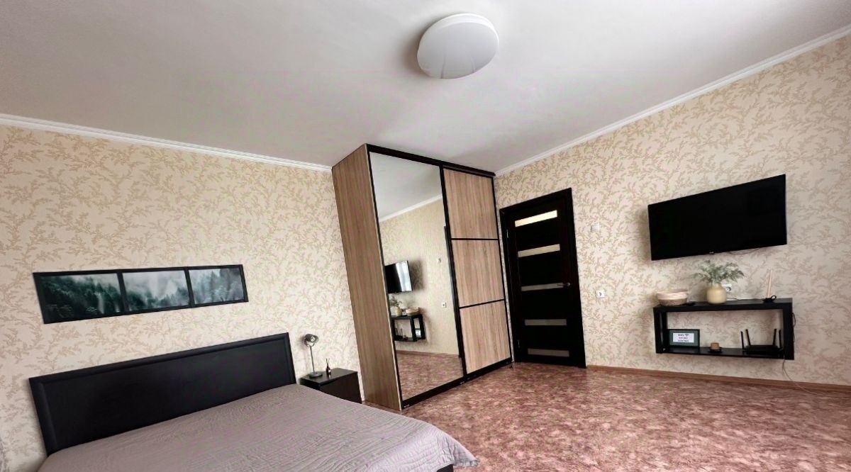 квартира р-н Нижнекамский г Нижнекамск пр-кт Мира 95а фото 2