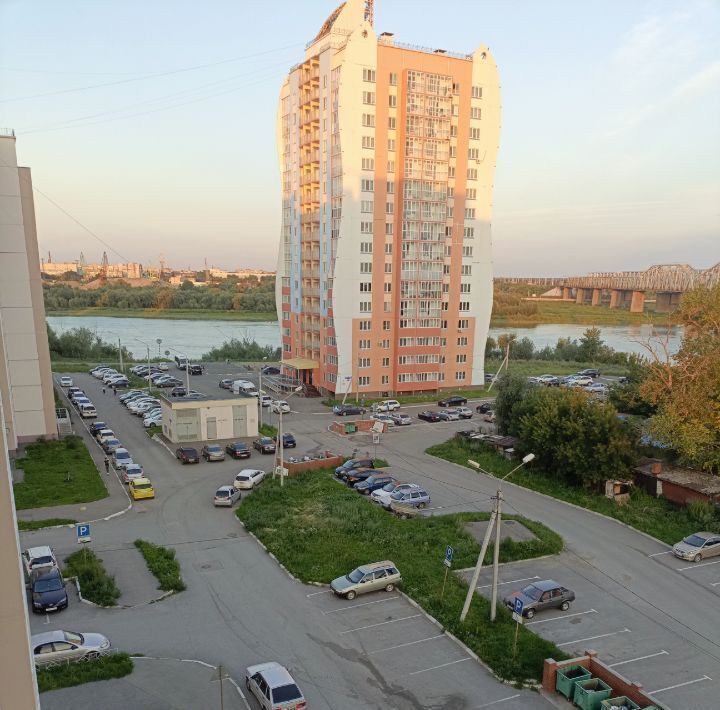 квартира г Омск р-н Кировский ул Леонида Маслова 8 фото 10