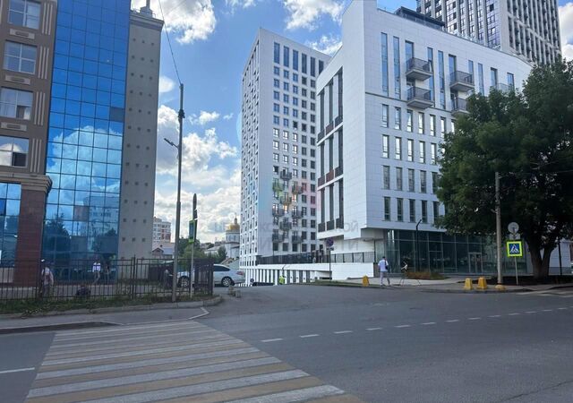 торговое помещение р-н Кировский дом 98/1 фото