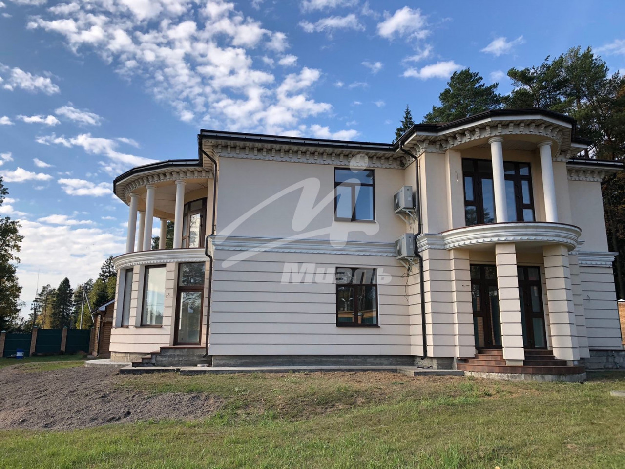 Продам дом м Данки городской округ Серпухов м., Данки м. Лесная ул., 1  378.0 м² на участке 30.0 сот 27000000 руб база Олан ру объявление 69949609